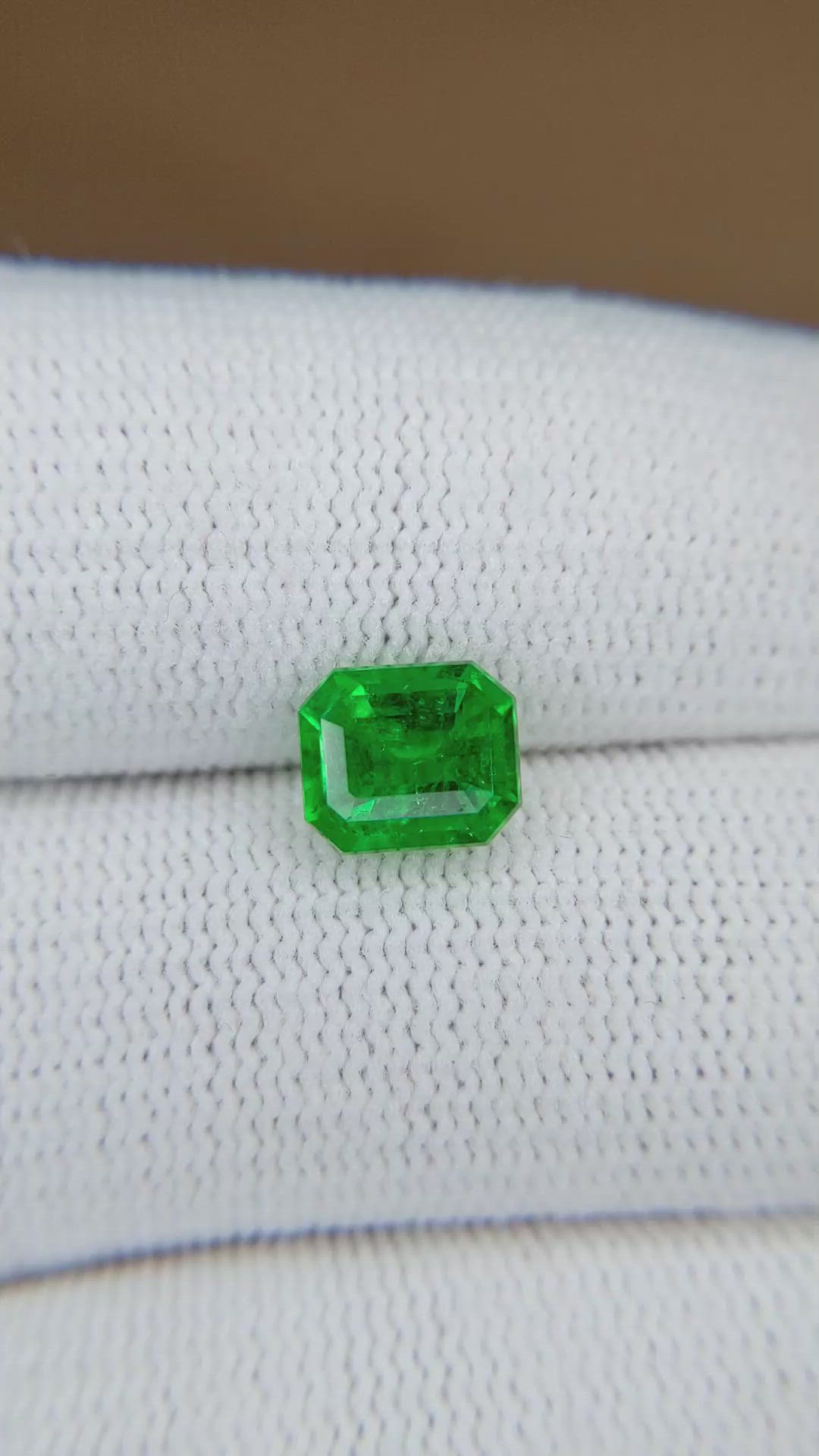 1.58 Ct. Emerald from Colombia - Muzo Size Video