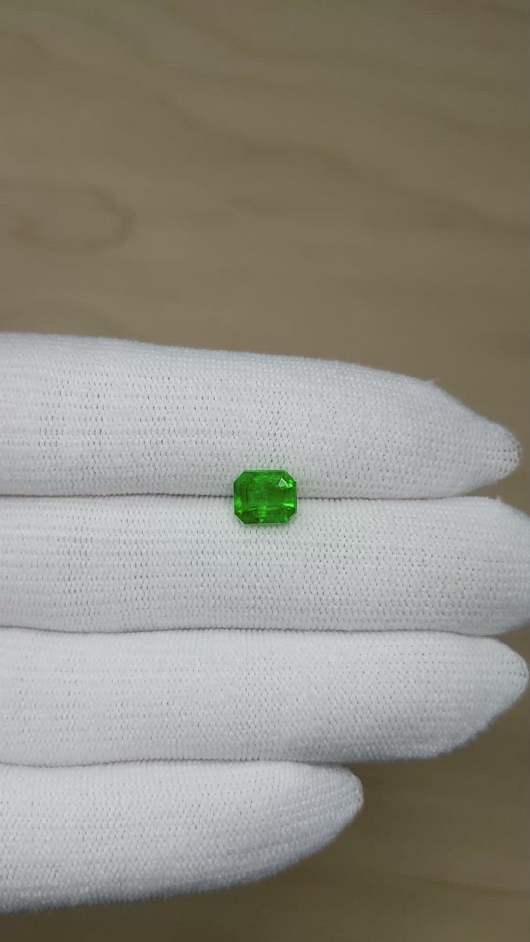 1.58 Ct. Emerald from Colombia - Muzo Size Video