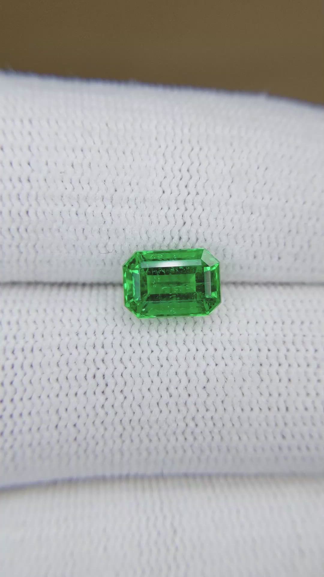 1.88 Ct. Emerald from Colombia - Muzo Size Video