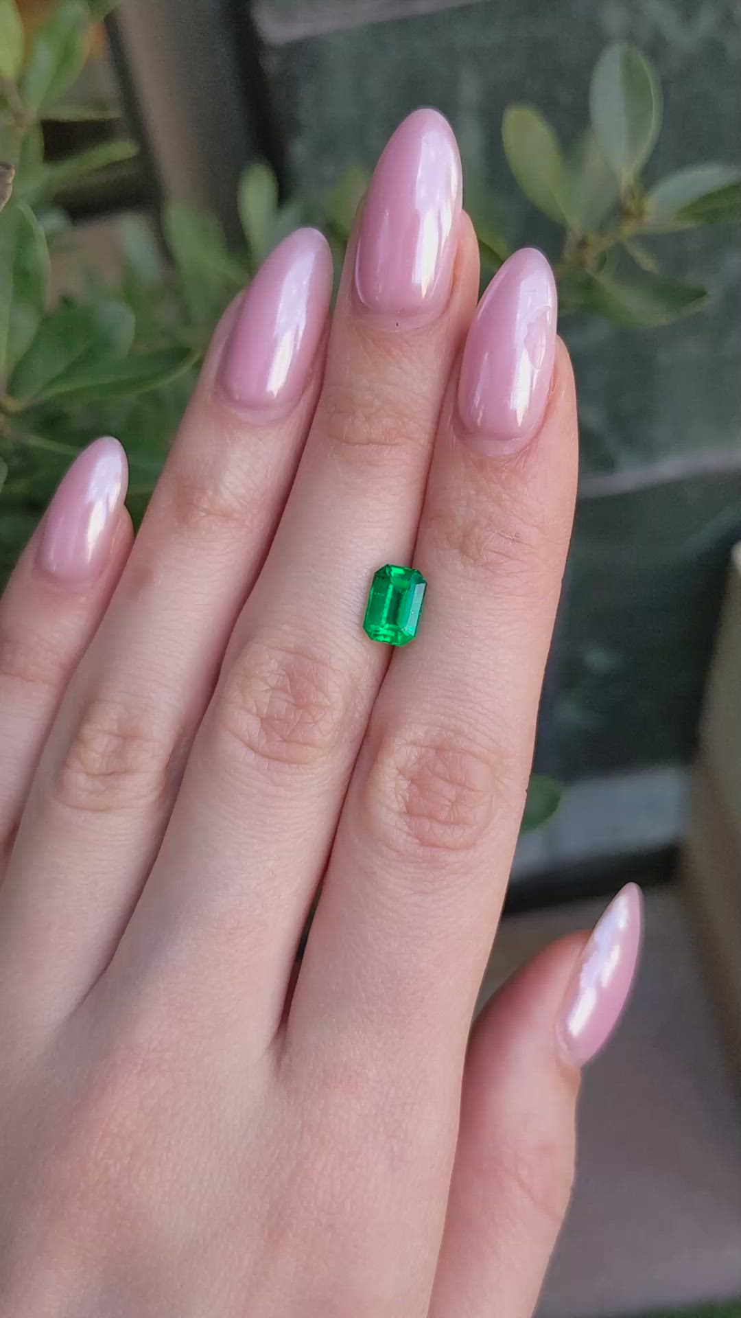 1.88 Ct. Emerald from Colombia - Muzo Size Video