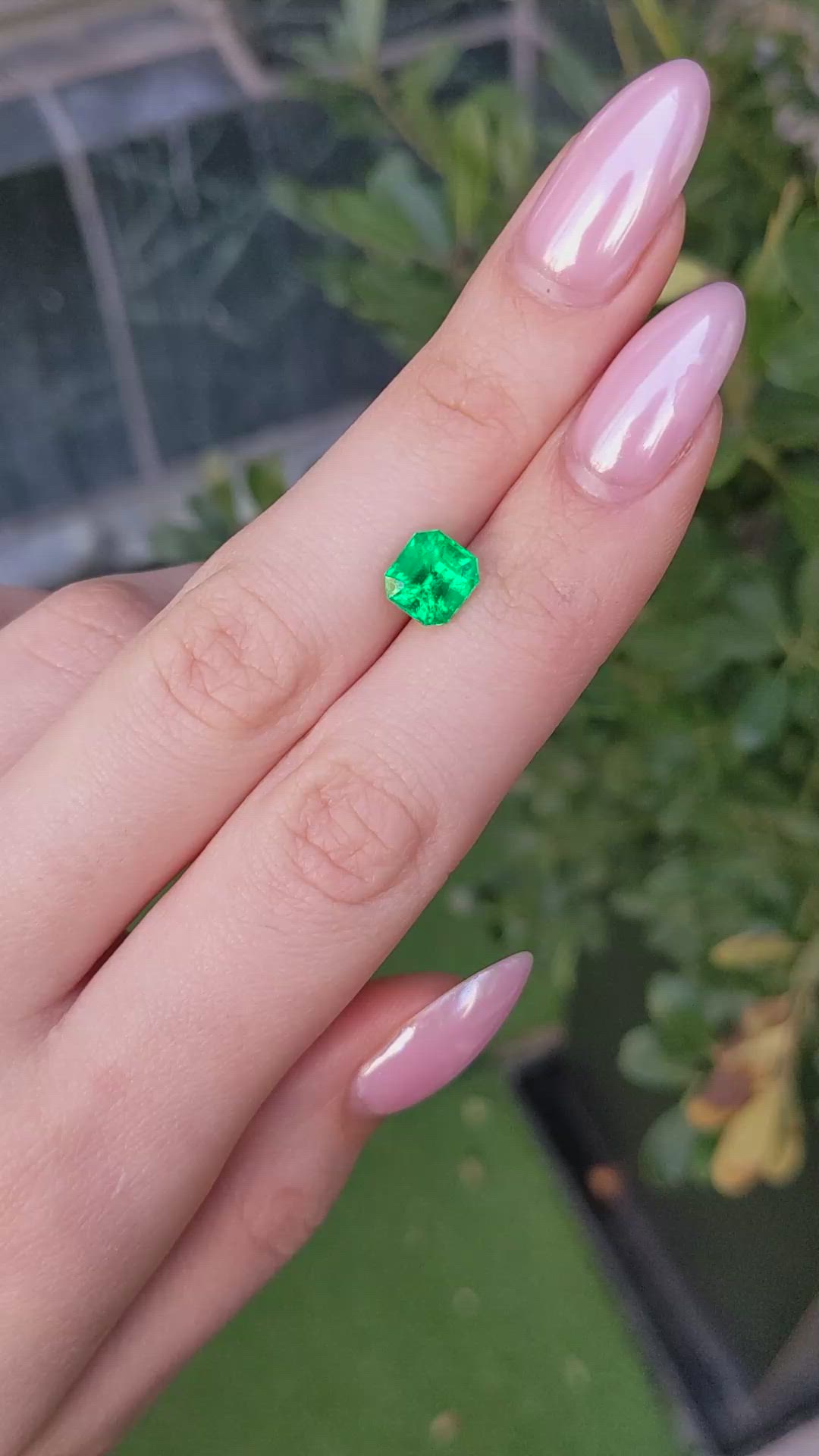 2.21 Ct. Emerald from Colombia - Muzo Size Video