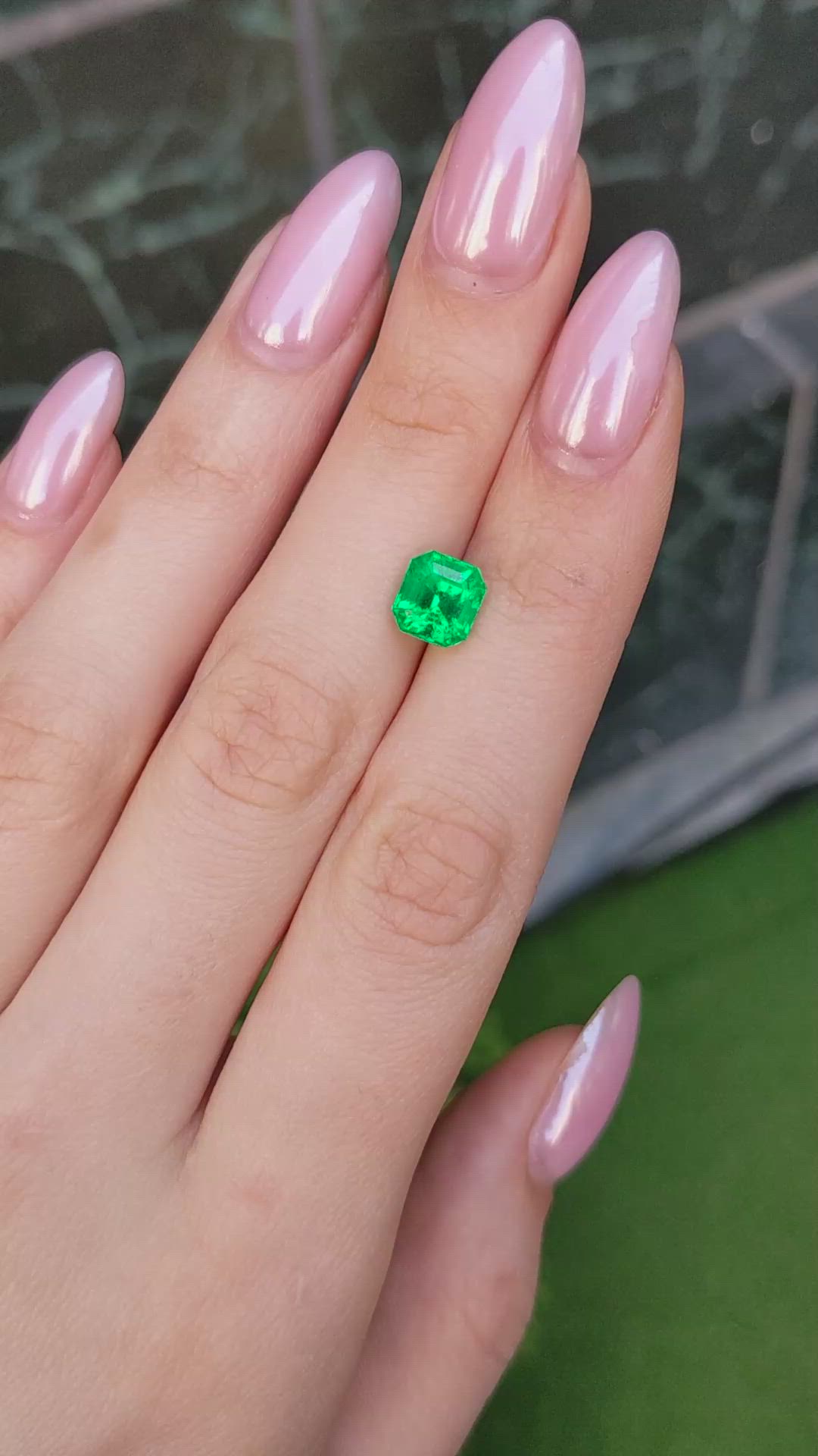 2.21 Ct. Emerald from Colombia - Muzo Size Video