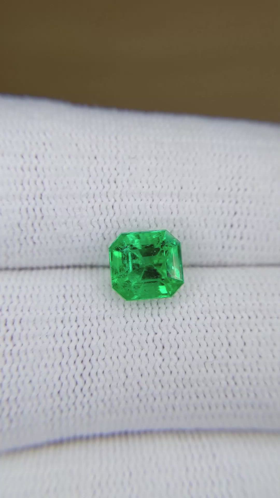 2.21 Ct. Emerald from Colombia - Muzo Size Video
