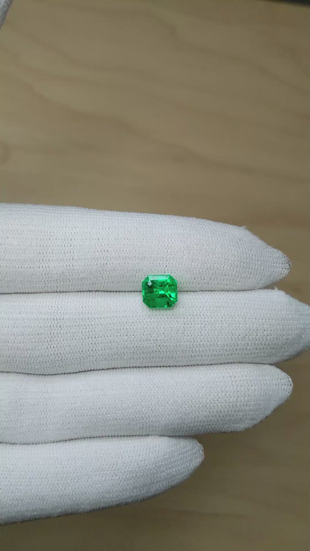 2.21 Ct. Emerald from Colombia - Muzo Size Video