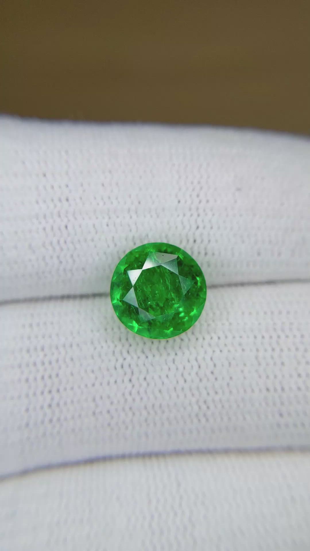 3.66 Ct. Emerald from Colombia - Muzo Size Video