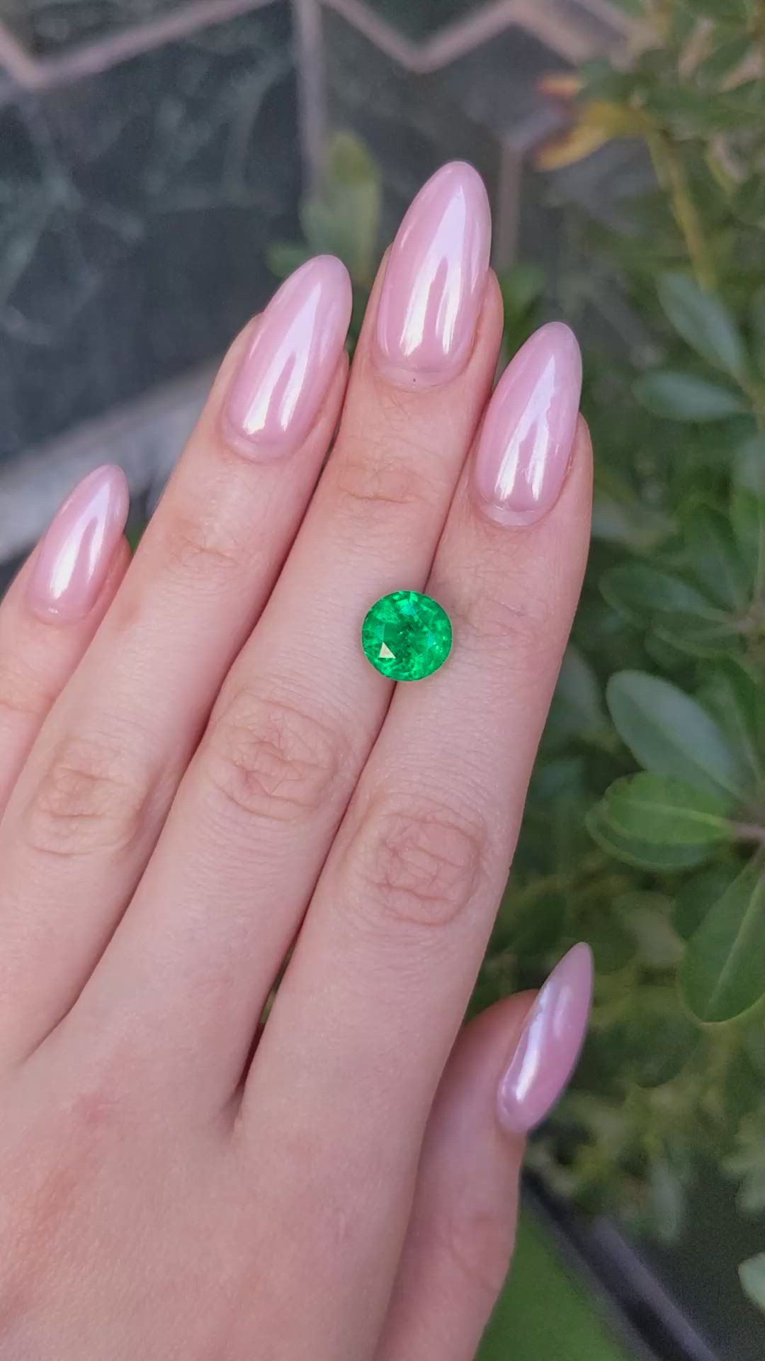 3.66 Ct. Emerald from Colombia - Muzo Size Video