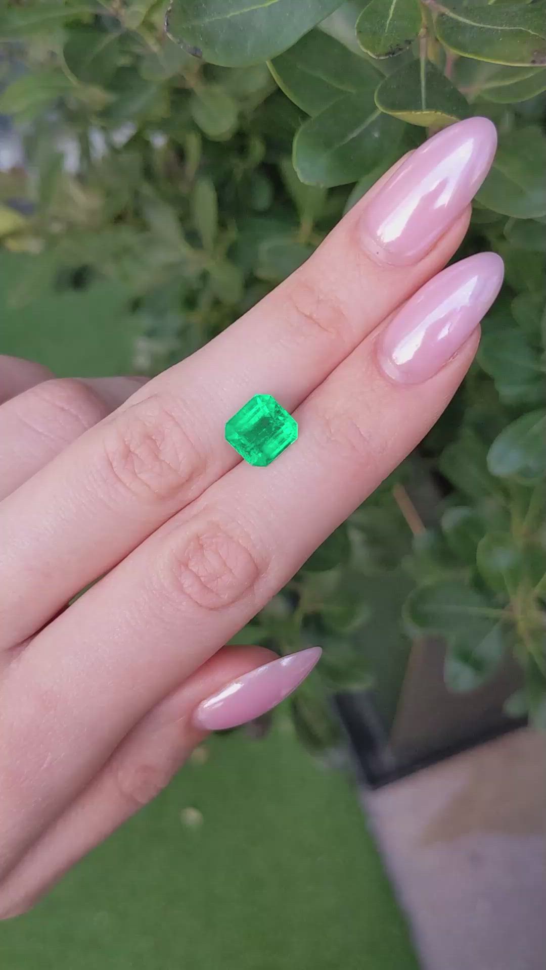 2.69 Ct. Emerald from Colombia - Muzo Size Video