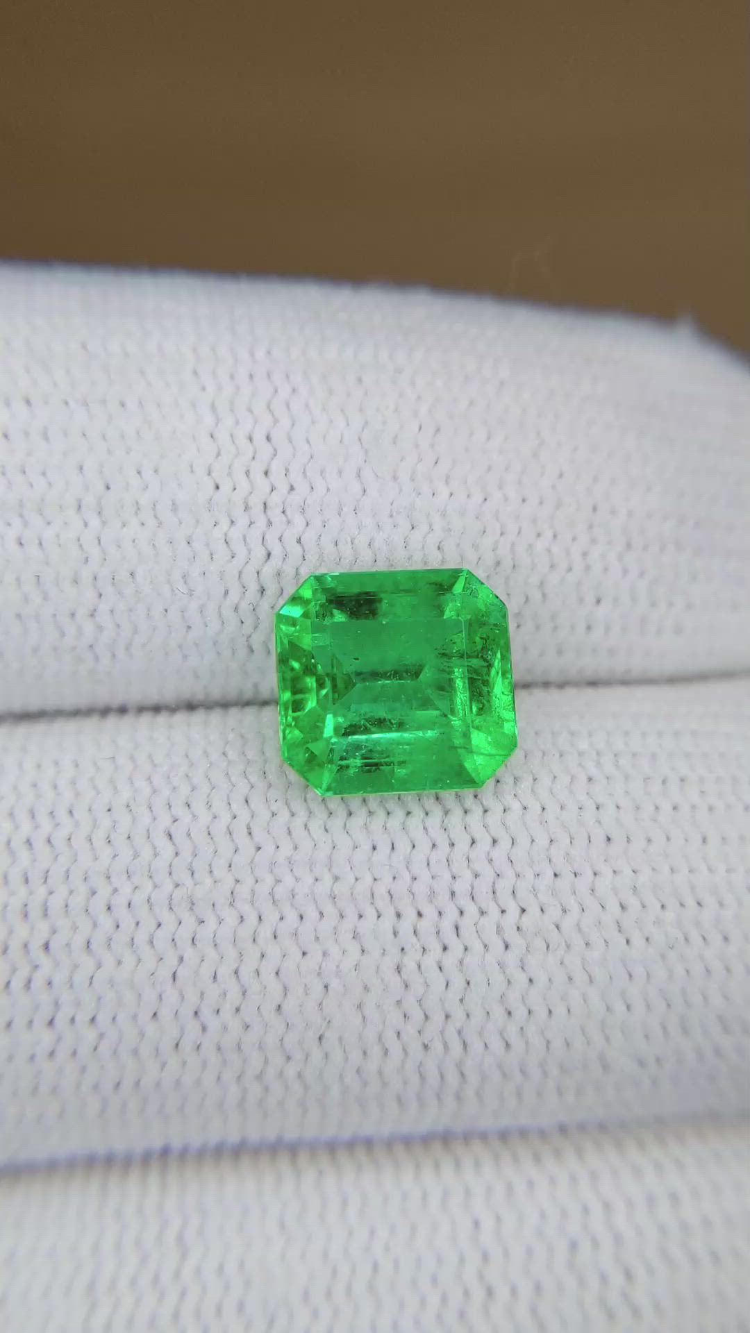 2.69 Ct. Emerald from Colombia - Muzo Size Video