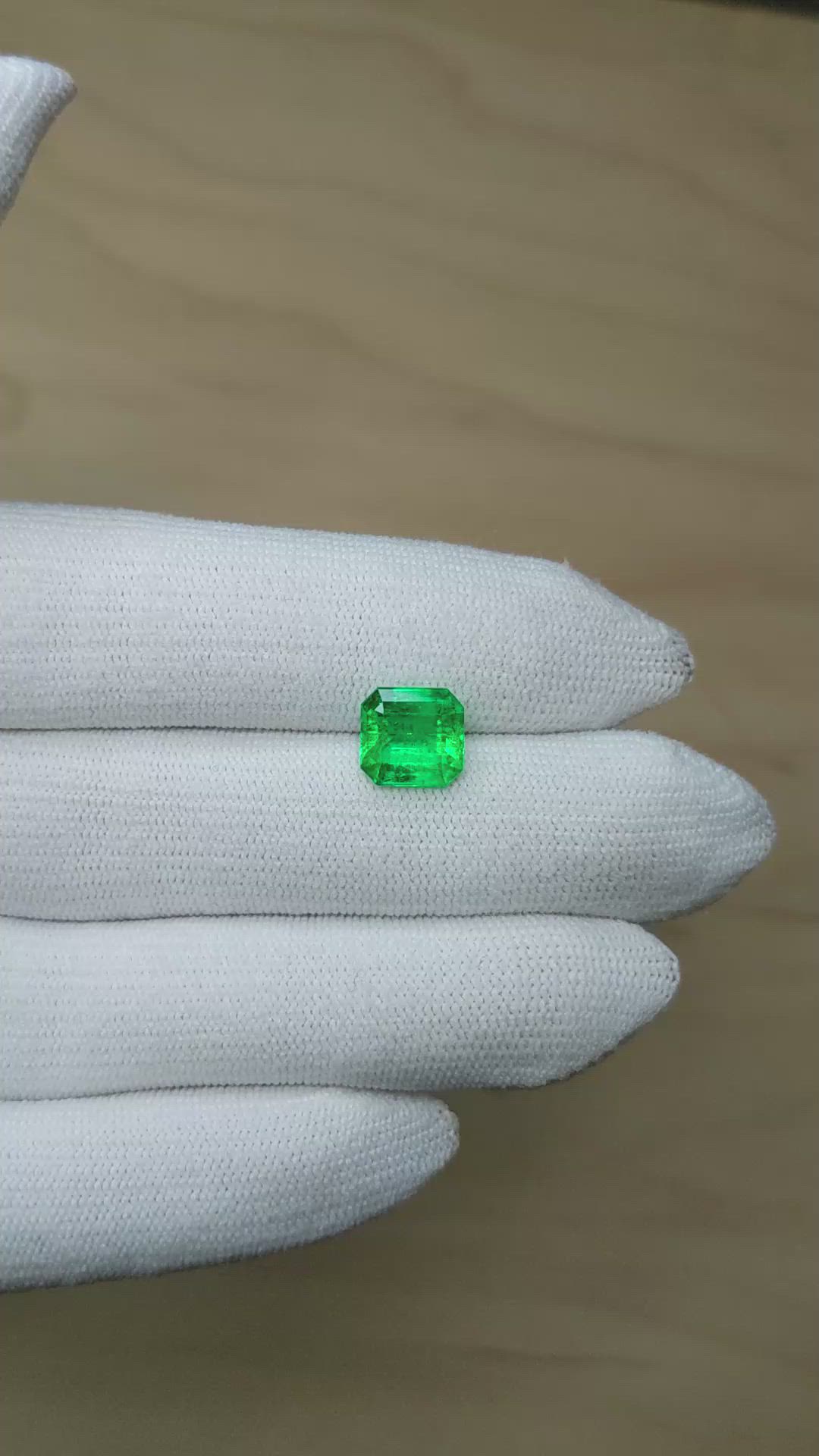 2.69 Ct. Emerald from Colombia - Muzo Size Video