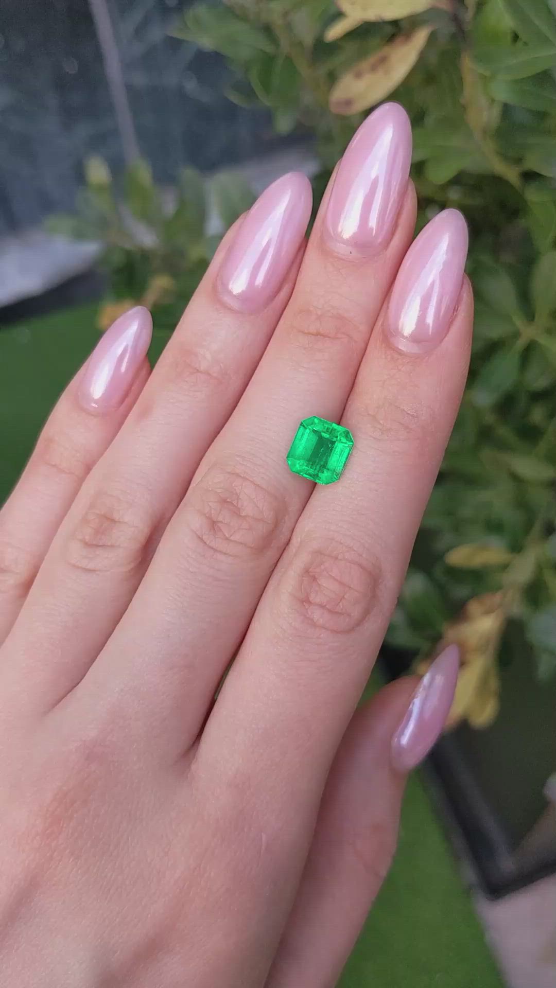 2.69 Ct. Emerald from Colombia - Muzo Size Video
