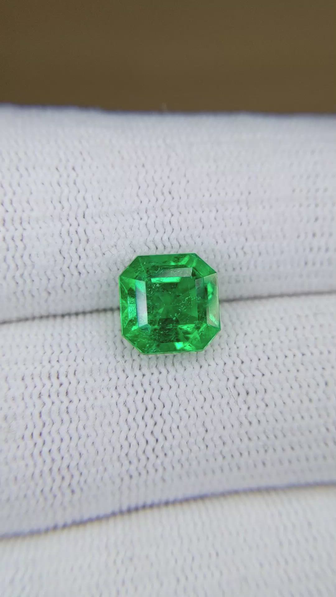 2.84 Ct. Emerald from Colombia - Muzo Size Video