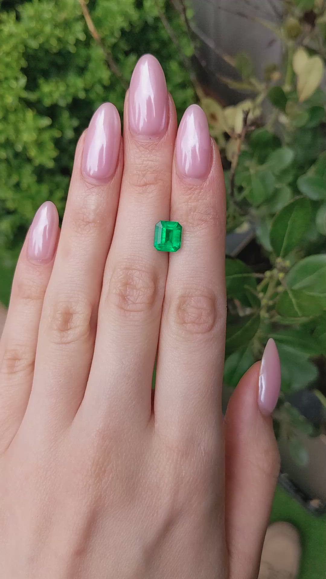 2.23 Ct. Emerald from Colombia - Muzo Size Video