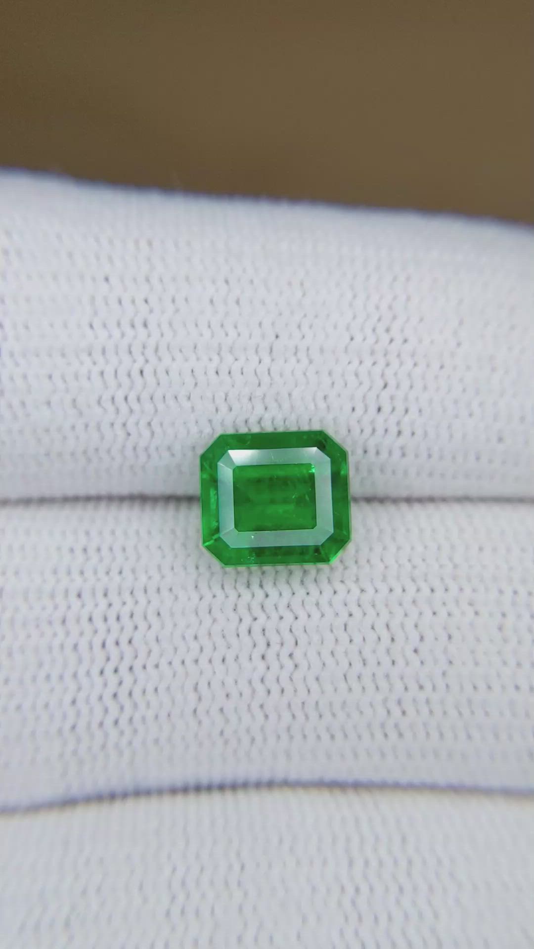2.23 Ct. Emerald from Colombia - Muzo Size Video