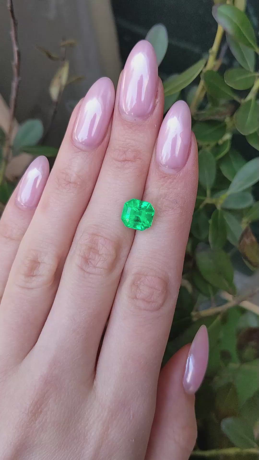 3.96 Ct. Emerald from Colombia - Muzo Size Video