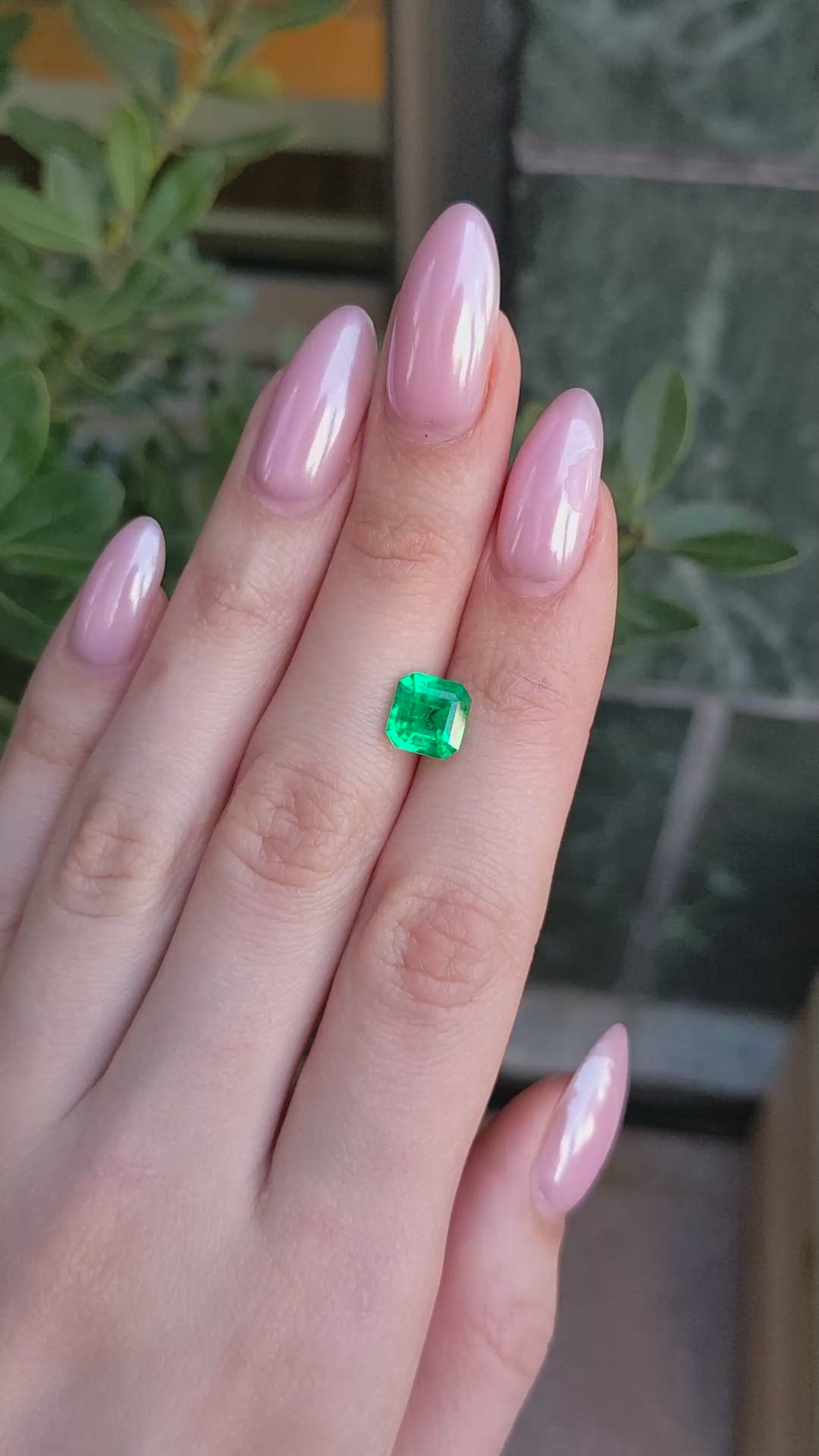 2.20 Ct. Emerald from Colombia - Muzo Size Video