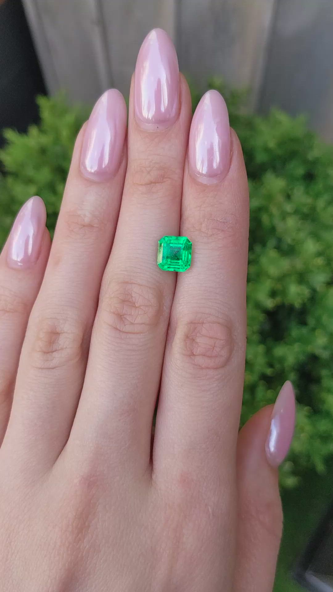 2.20 Ct. Emerald from Colombia - Muzo Size Video