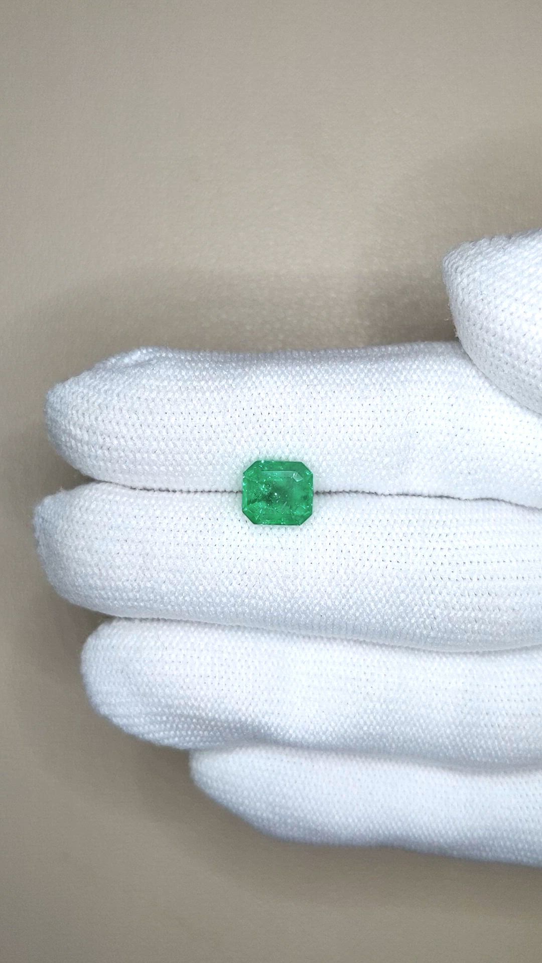 1.70 Ct. Emerald from Colombia - Muzo Size Video