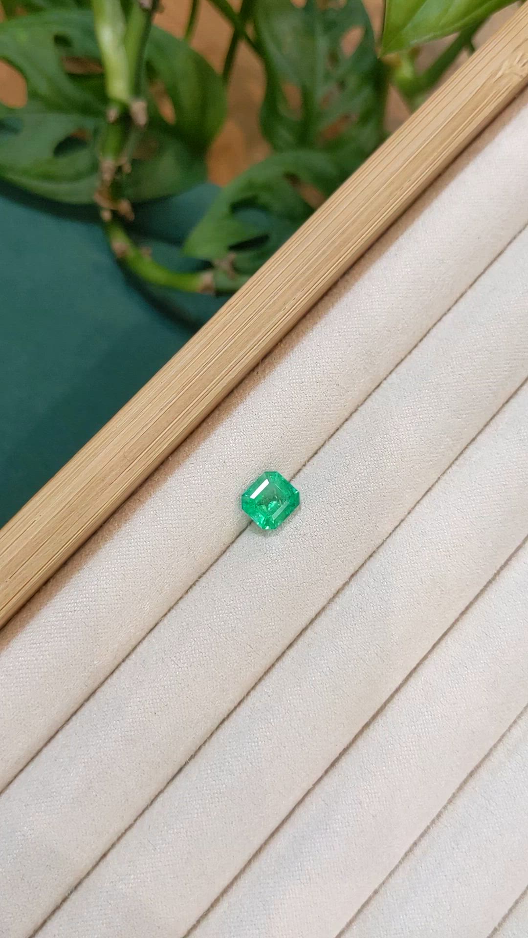 1.70 Ct. Emerald from Colombia - Muzo Size Video