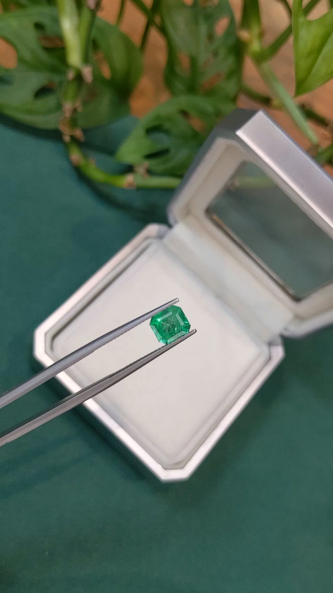 1.70 Ct. Emerald from Colombia - Muzo Size Video