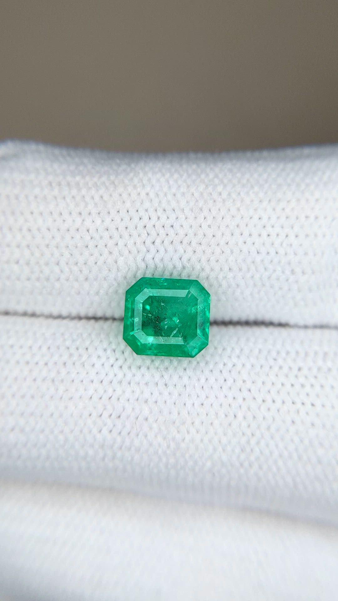 1.70 Ct. Emerald from Colombia - Muzo Size Video
