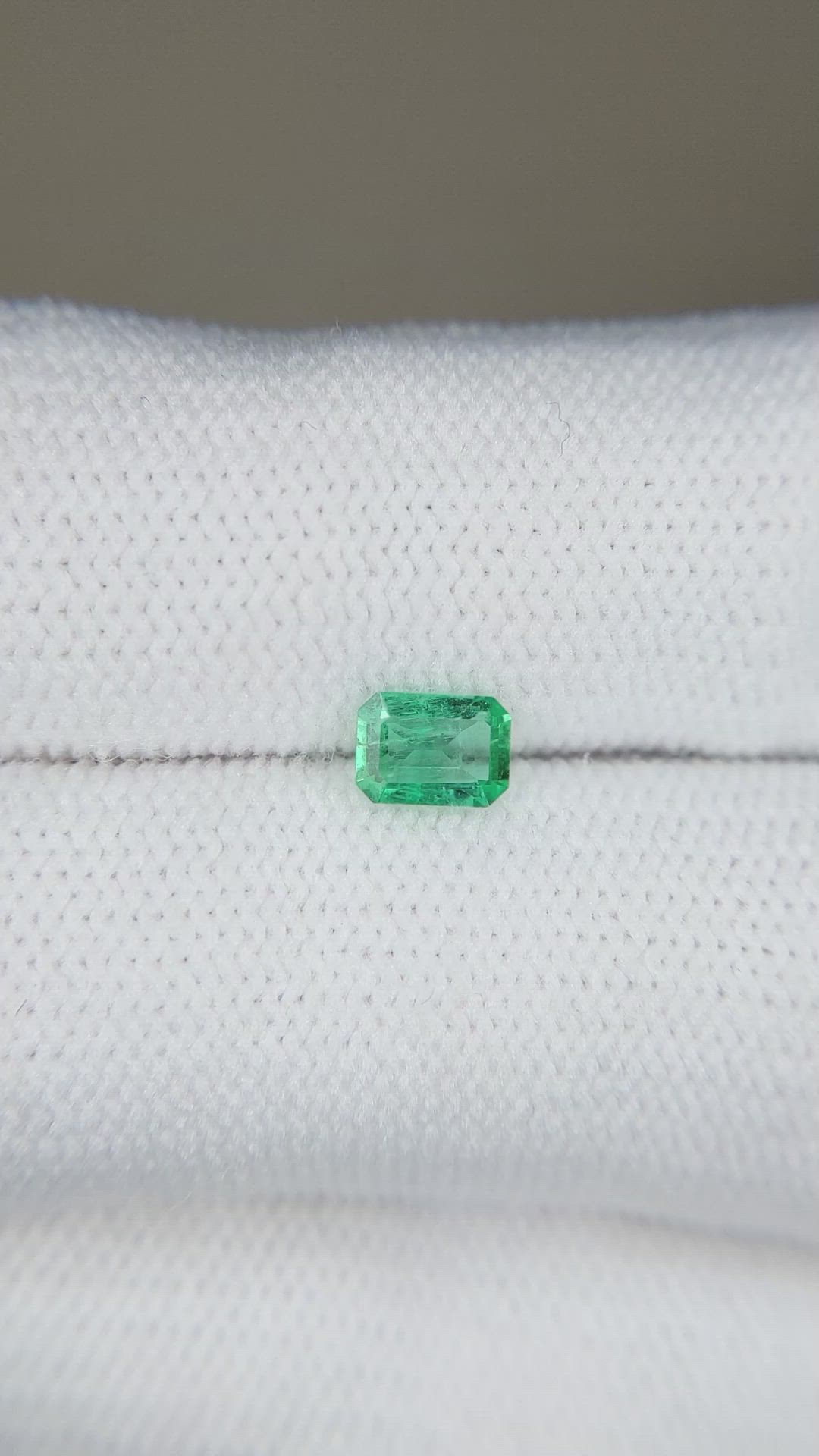 0.35 Ct. Emerald from Colombia Size Video