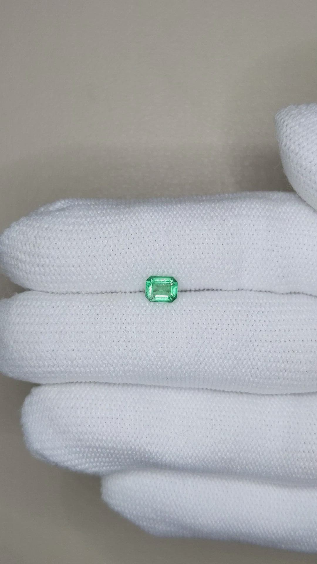 0.45 Ct. Emerald from Colombia Size Video