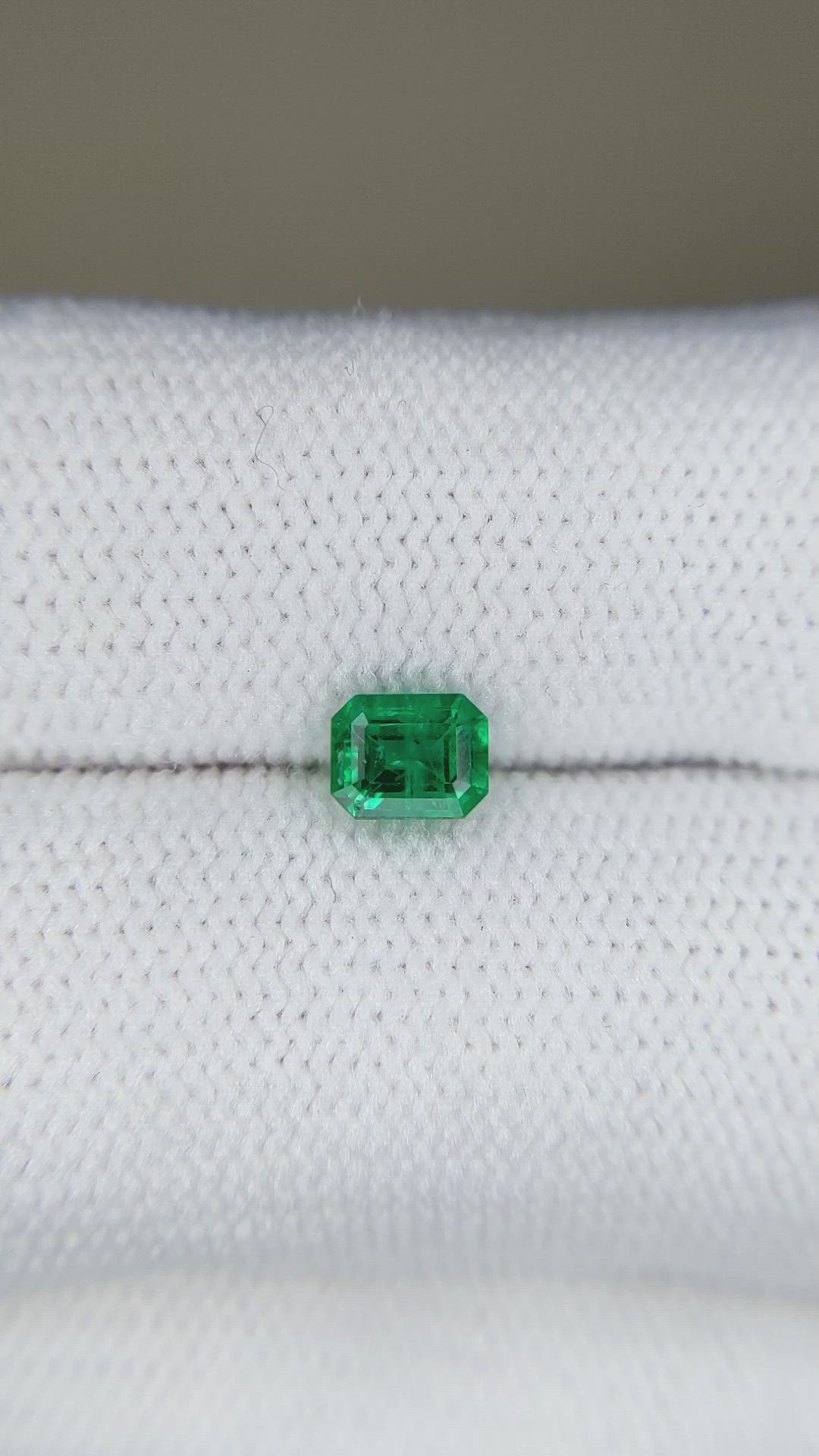 0.50 Ct. Emerald from Colombia Size Video