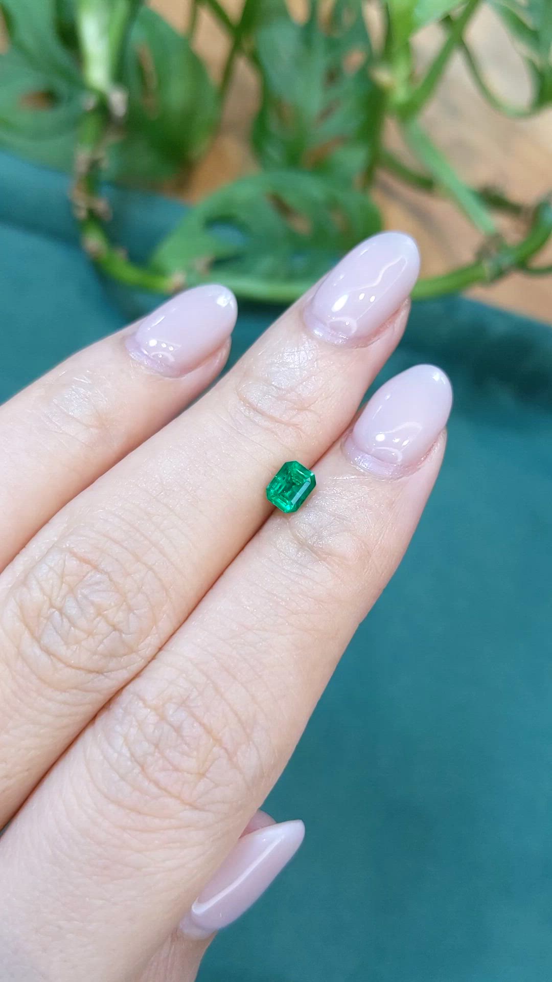 0.50 Ct. Emerald from Colombia Size Video