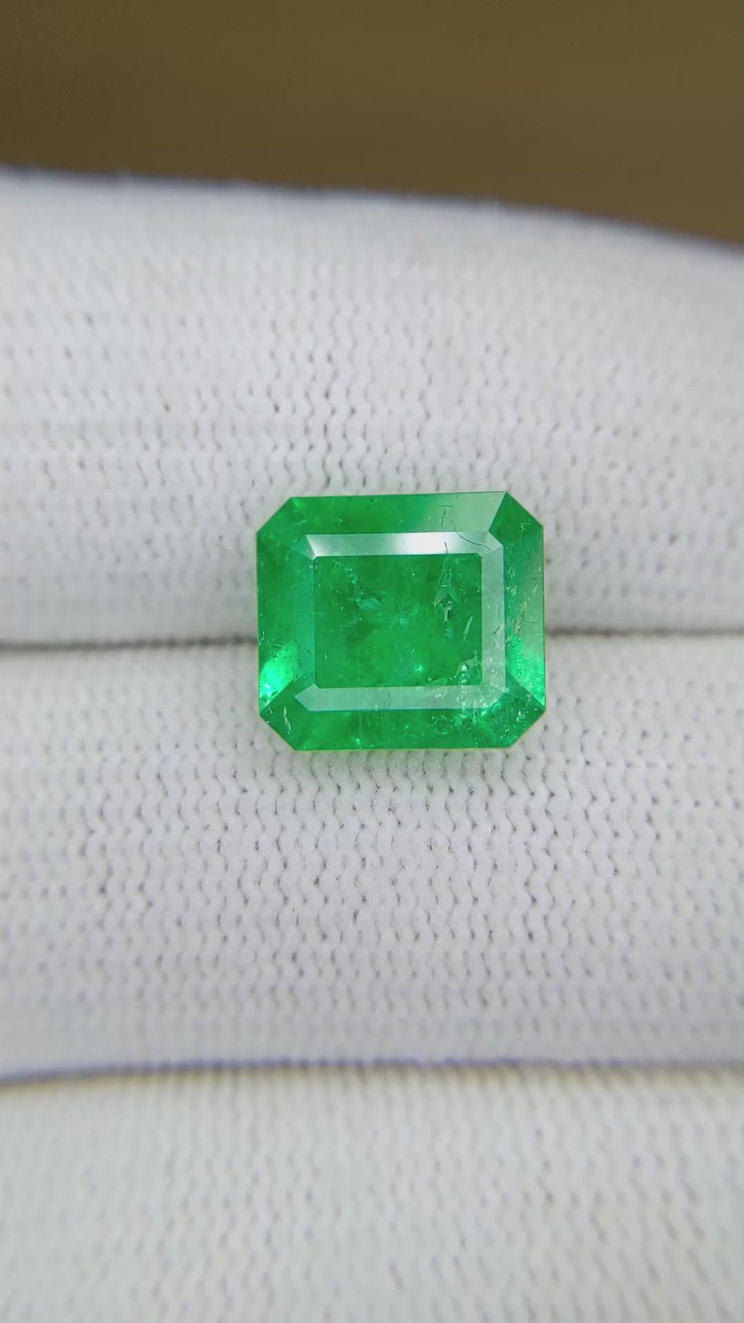 3.87 Ct. Emerald from Colombia Size Video