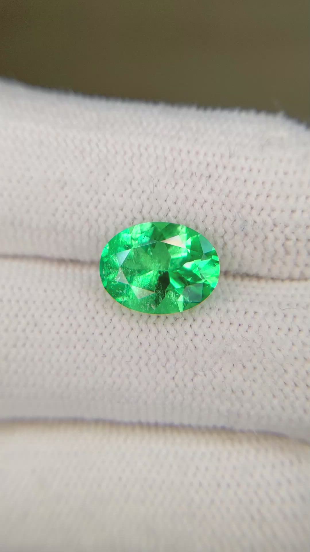 2.83 Ct. Emerald from Colombia Size Video