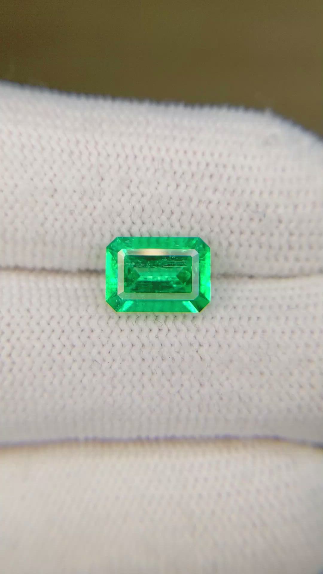 2.13 Ct. Emerald from Colombia Size Video