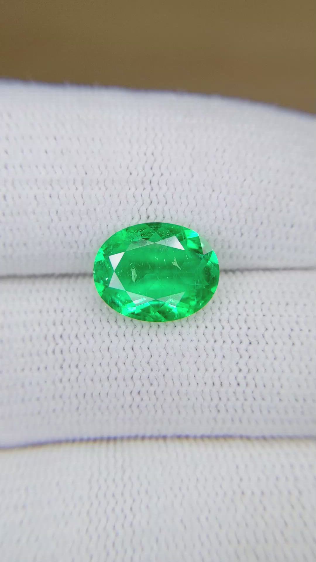 2.92 Ct. Emerald from Colombia Size Video