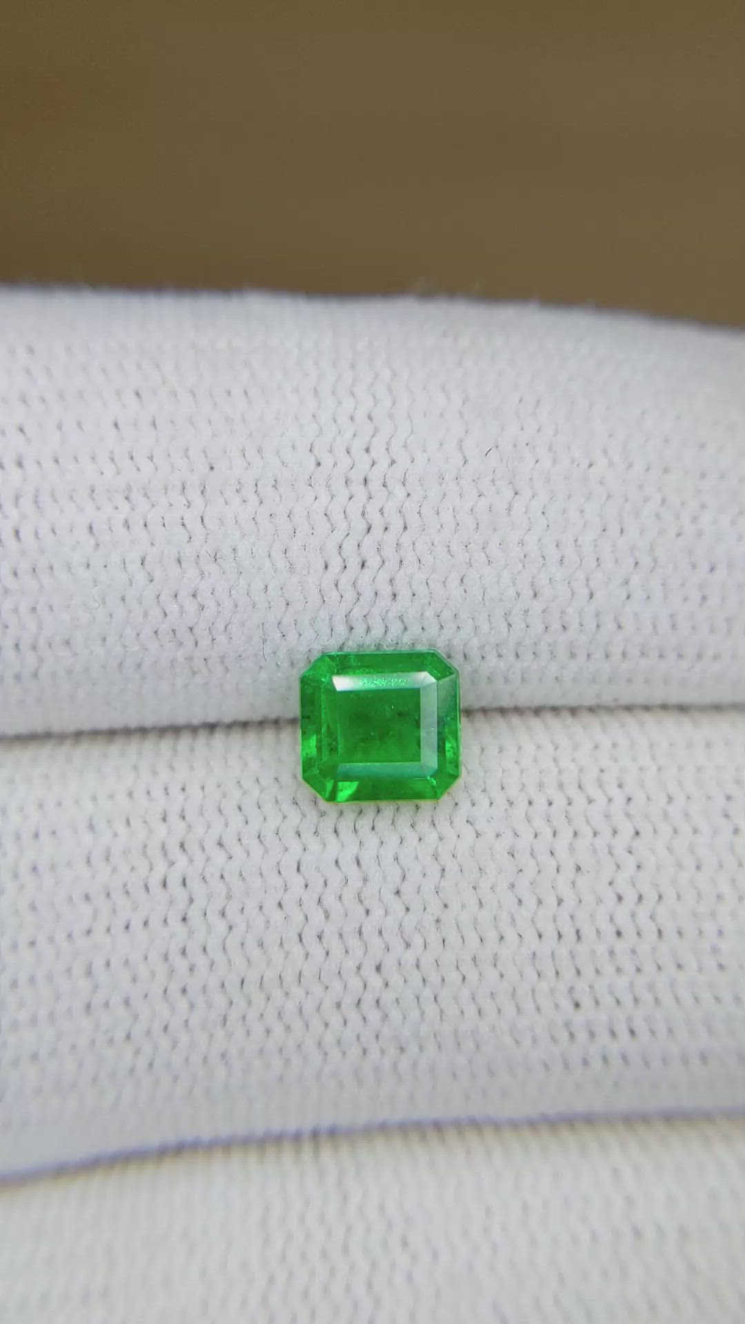 0.96 Ct. Emerald from Colombia Size Video