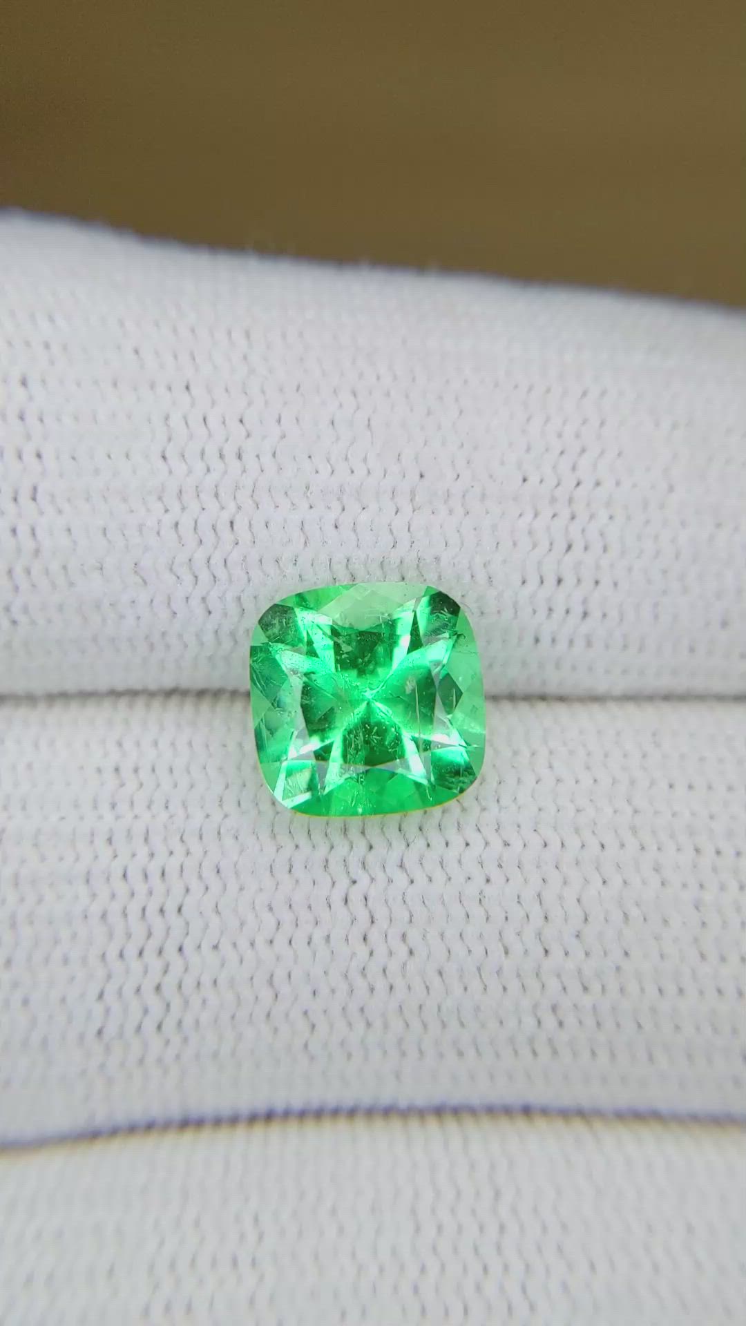 2.72 Ct. Emerald from Colombia Size Video