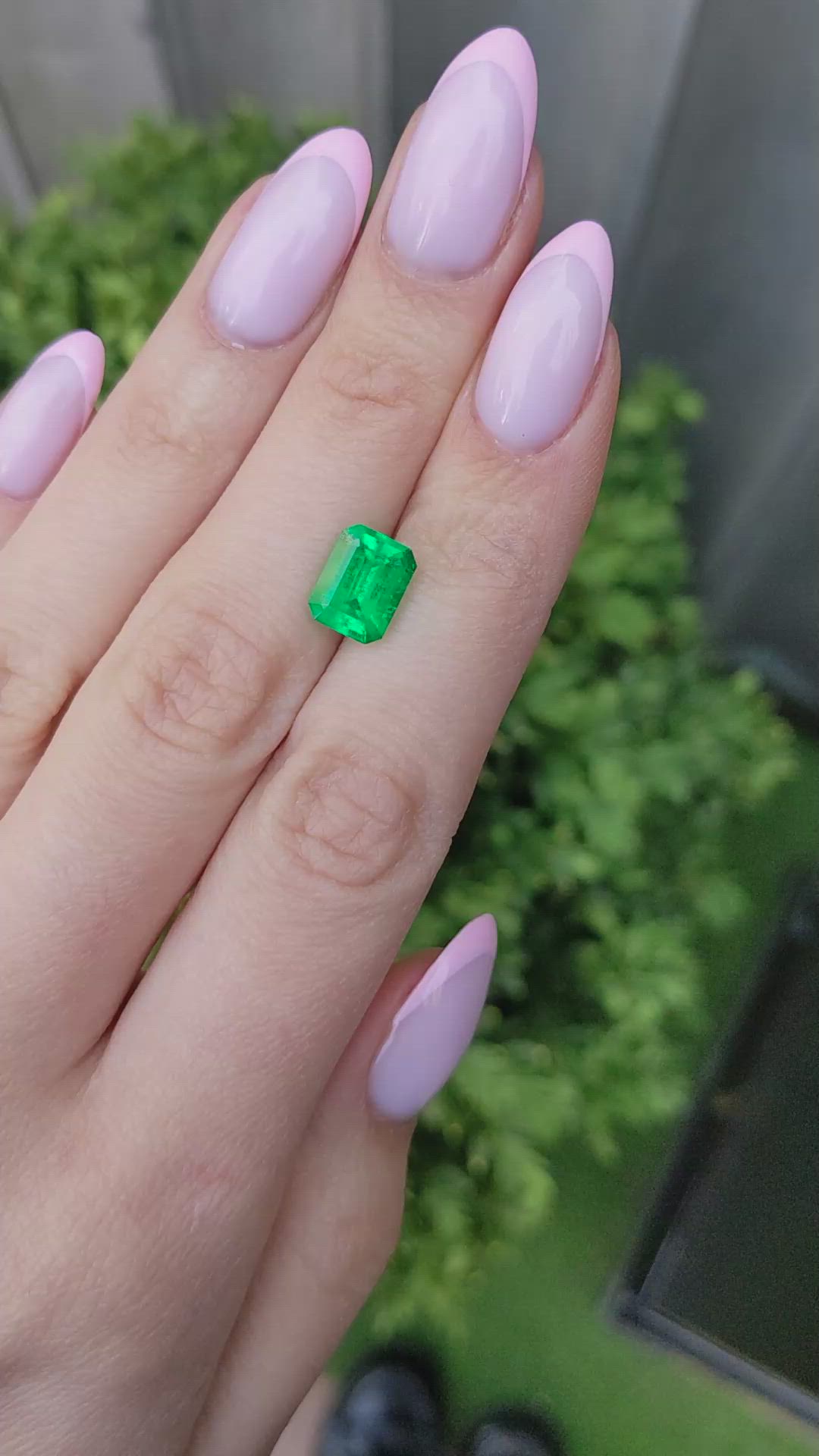 2.75 Ct. Emerald from Colombia - Muzo Size Video