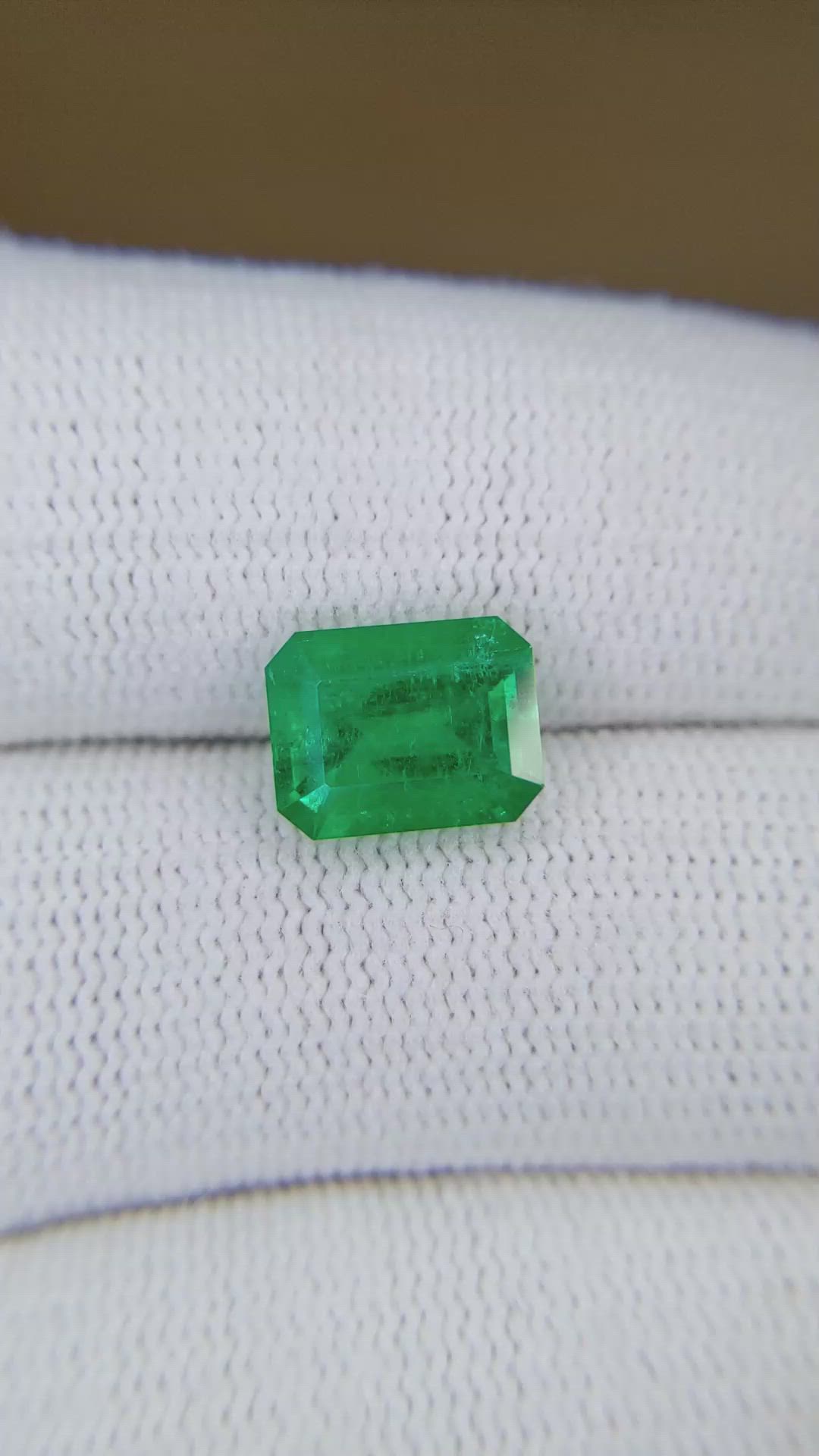 2.75 Ct. Emerald from Colombia - Muzo Size Video