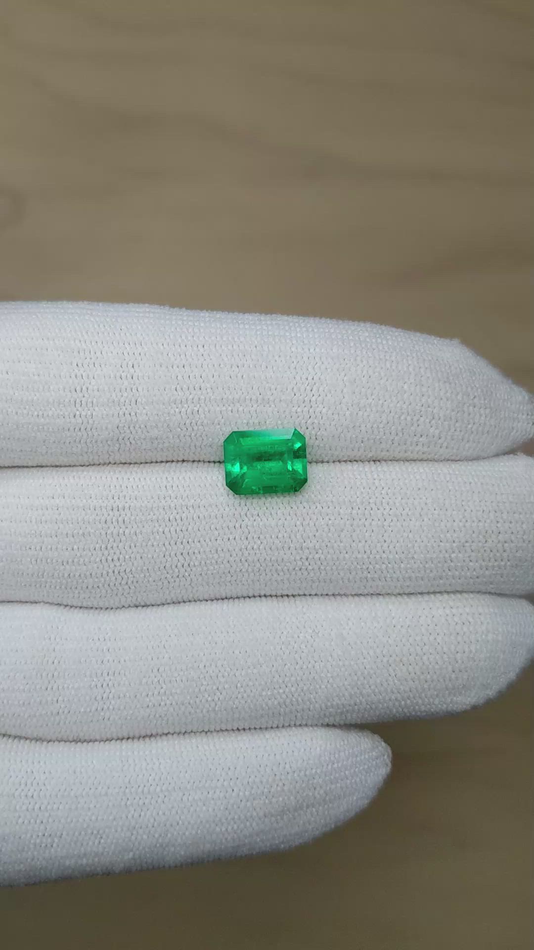 2.75 Ct. Emerald from Colombia - Muzo Size Video