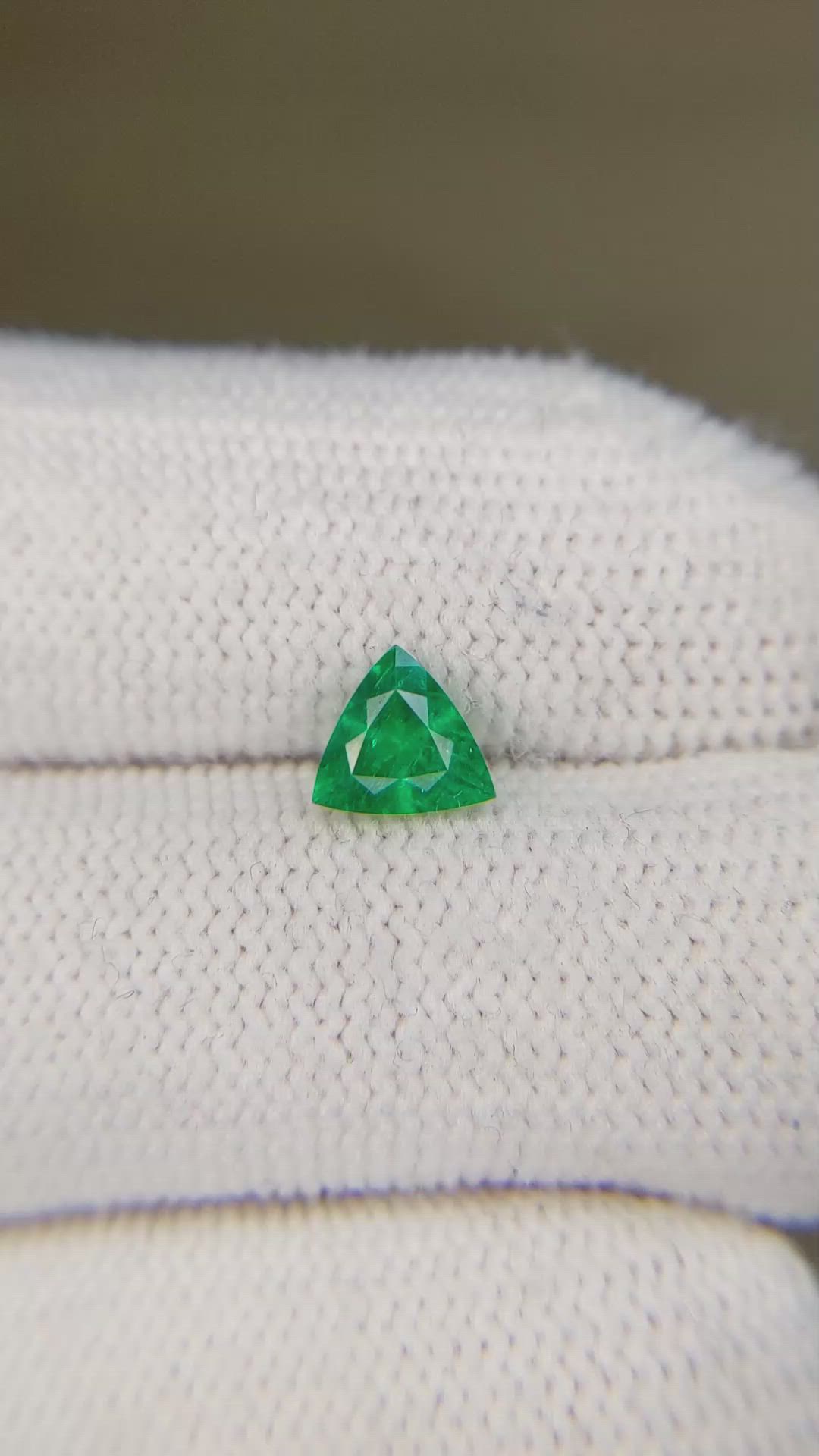 0.61 Ct. Emerald from Colombia Size Video