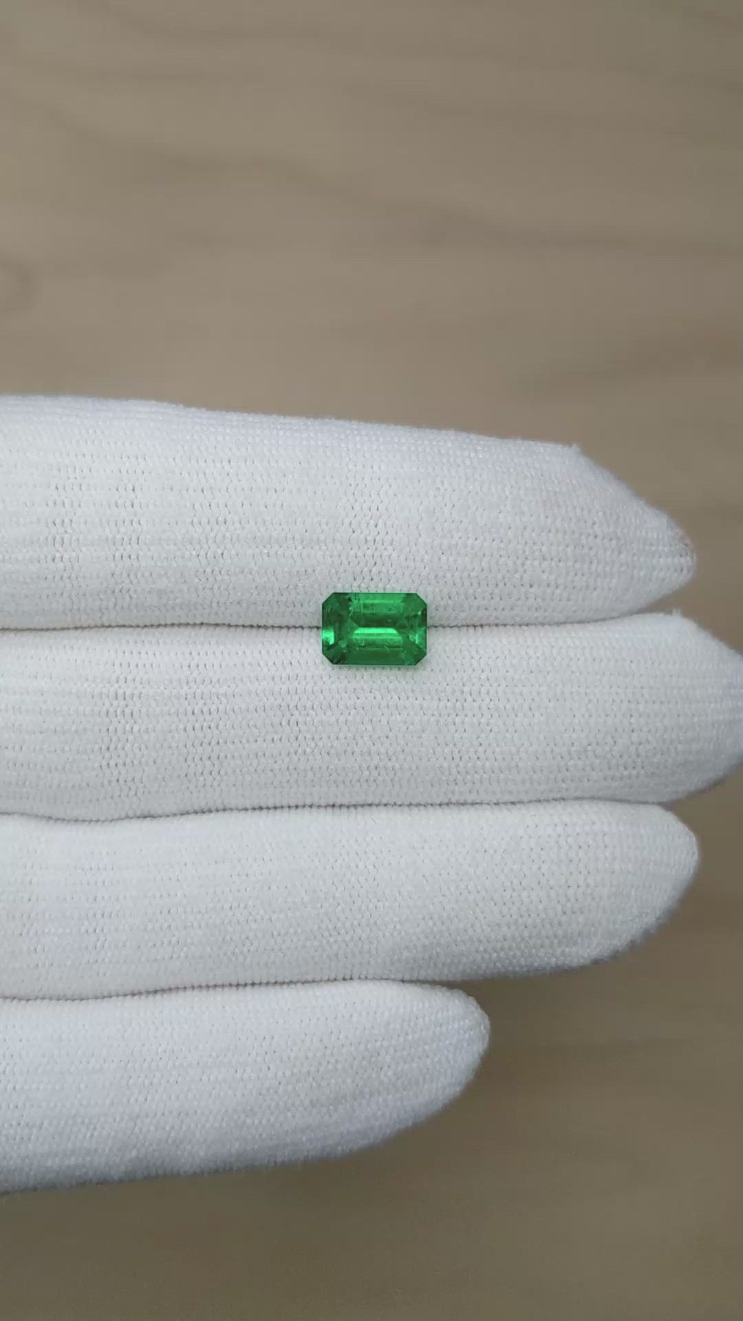 1.67 Ct. Emerald from Colombia - Muzo Size Video