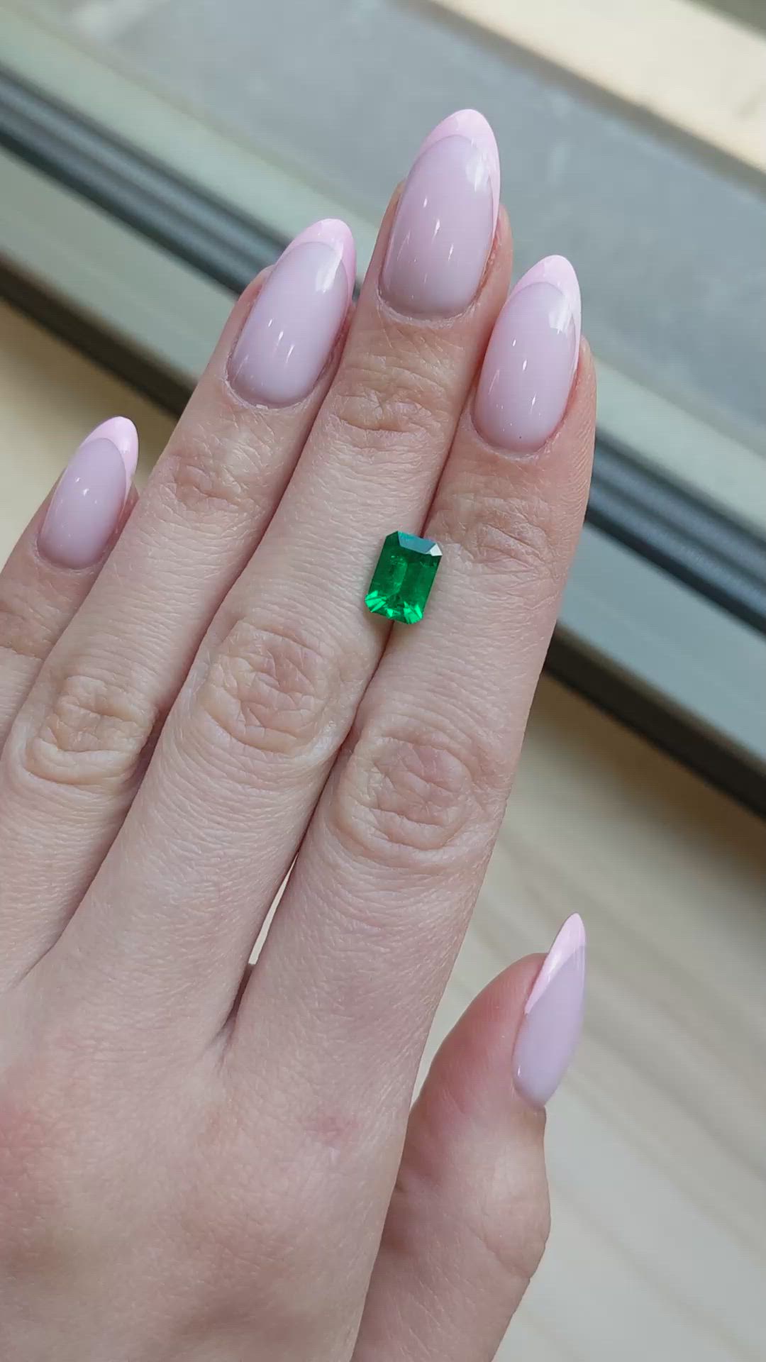 1.67 Ct. Emerald from Colombia - Muzo Size Video