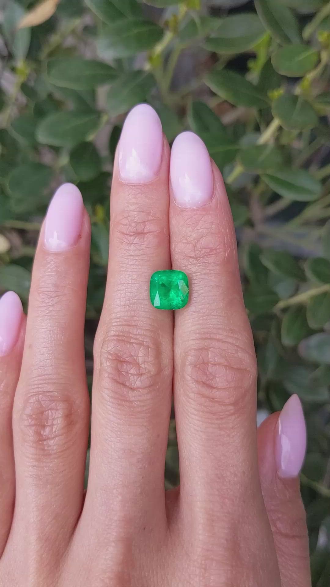 2.25 Ct. Emerald from Colombia - Muzo Size Video