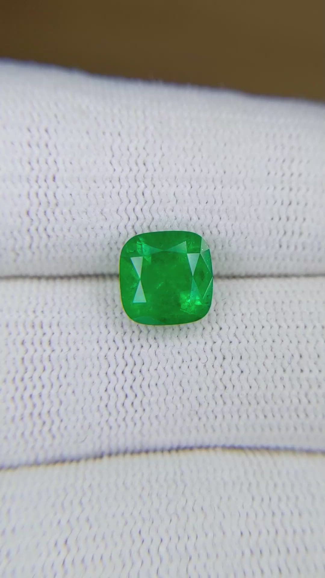 2.25 Ct. Emerald from Colombia - Muzo Size Video