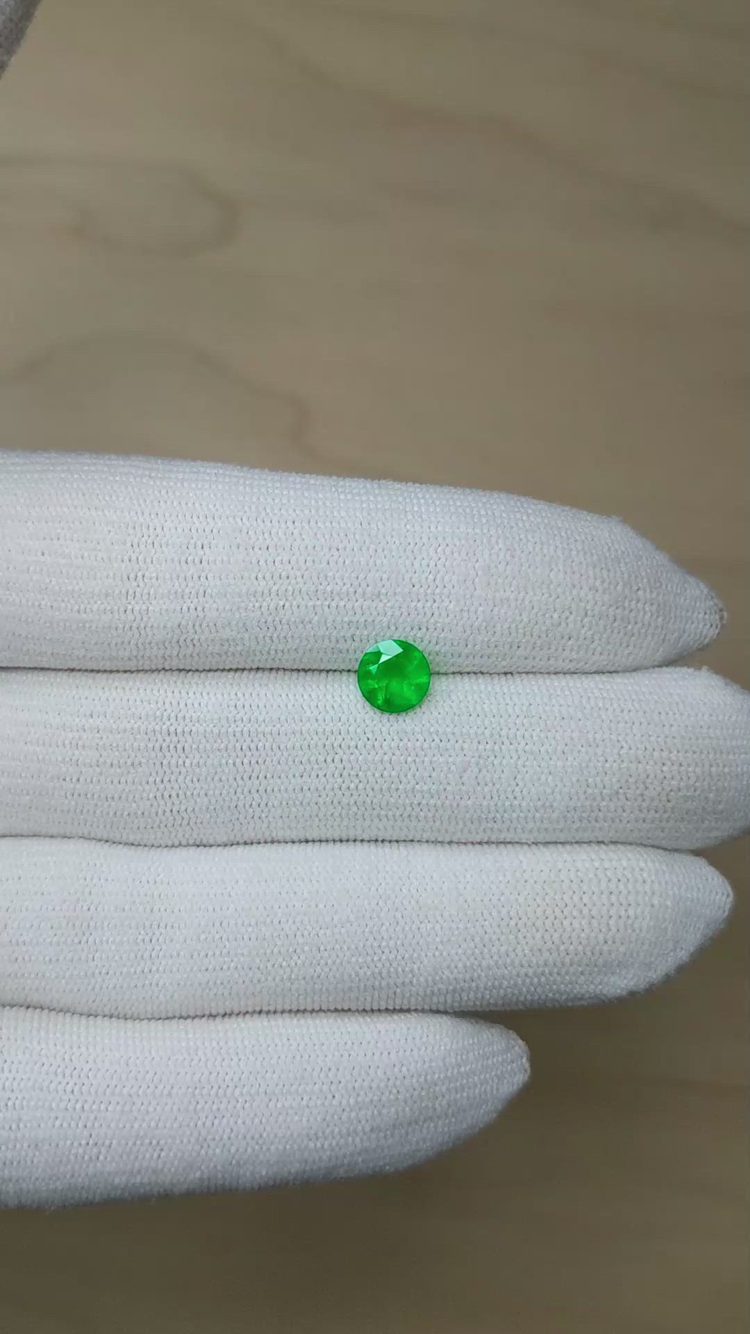 0.94 Ct. Emerald from Colombia Size Video