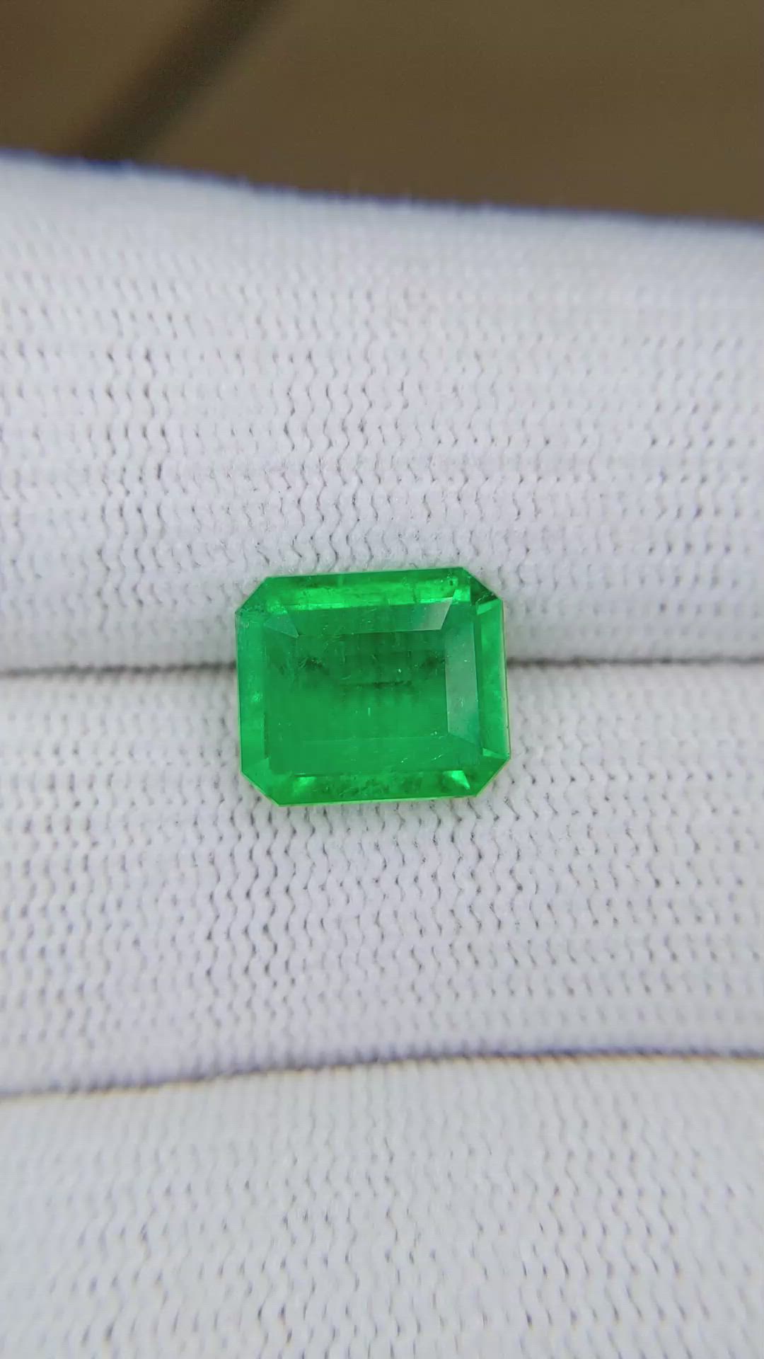2.92 Ct. Emerald from Colombia Size Video