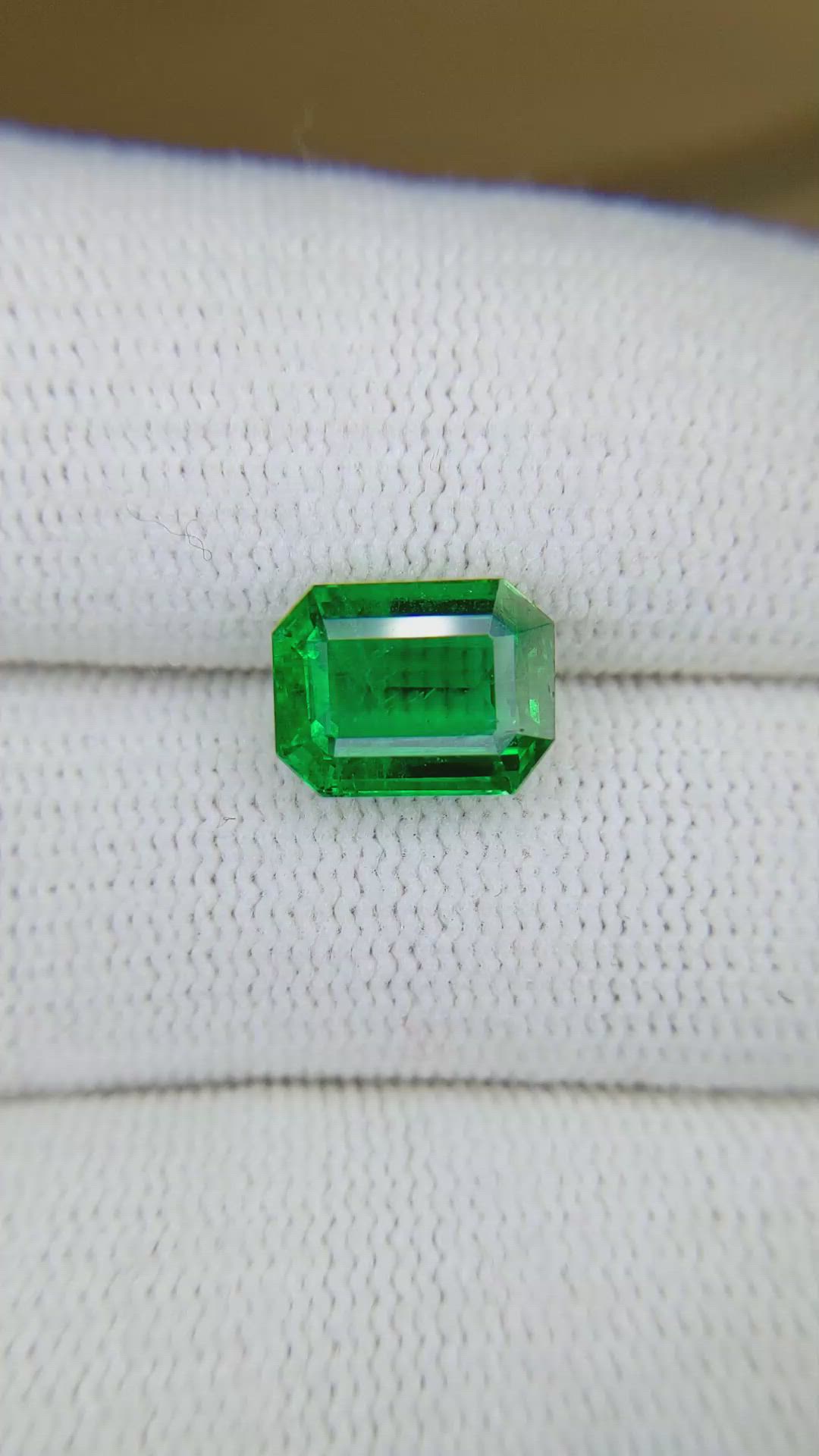 2.88 Ct. Emerald from Zambia Size Video