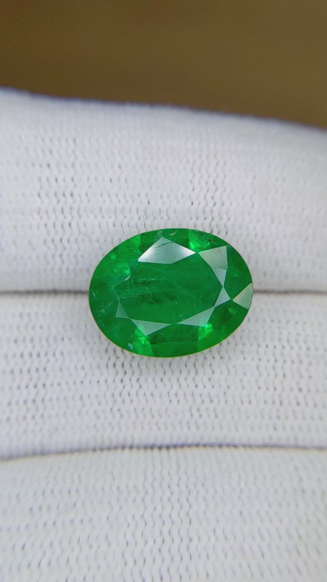 6.85 Ct. Emerald from Zambia Size Video