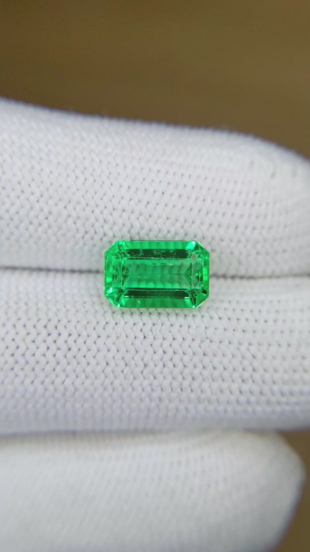 2.79 Ct. Emerald from Colombia Size Video