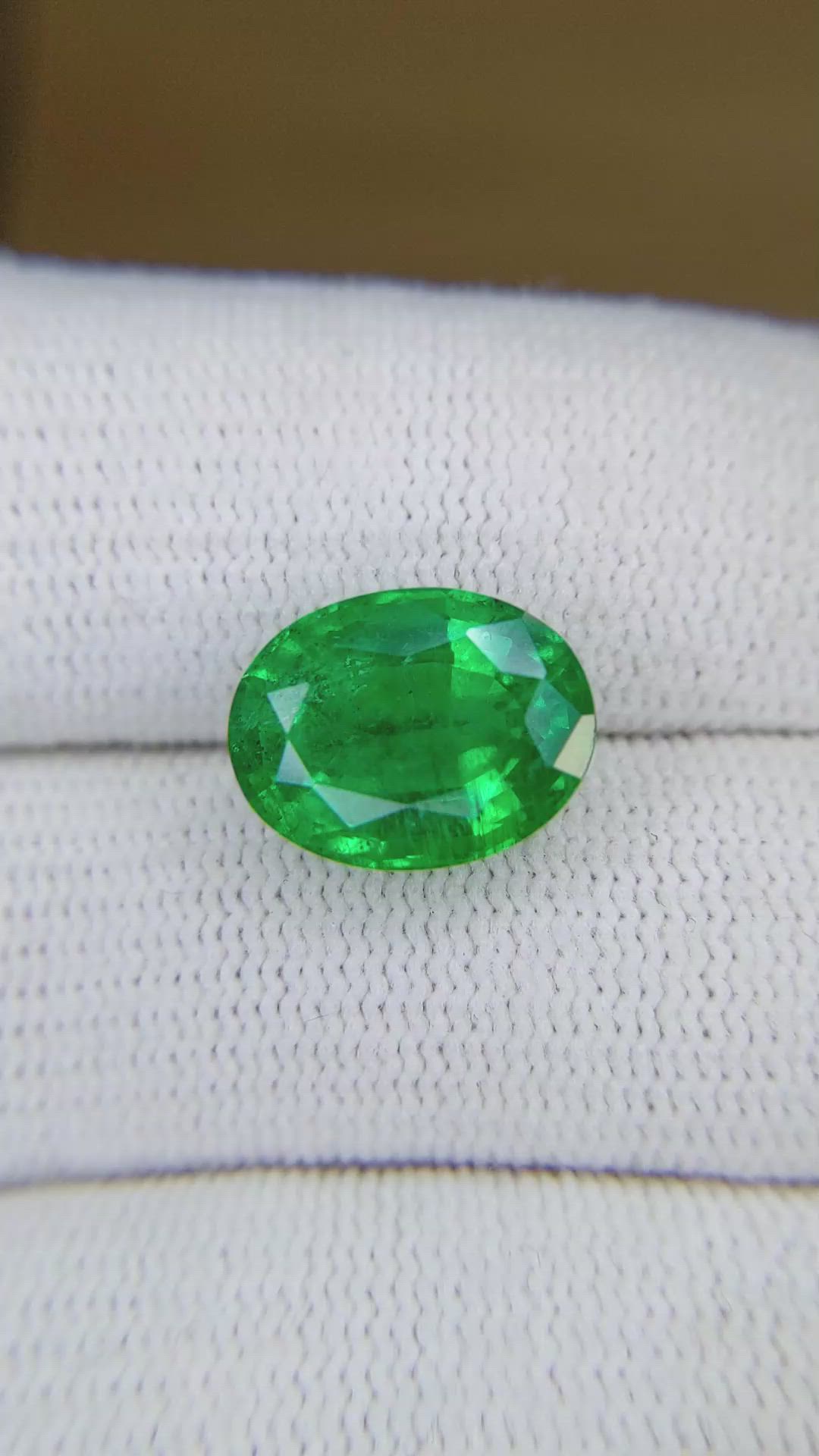 5.60 Ct. Emerald from Zambia Size Video