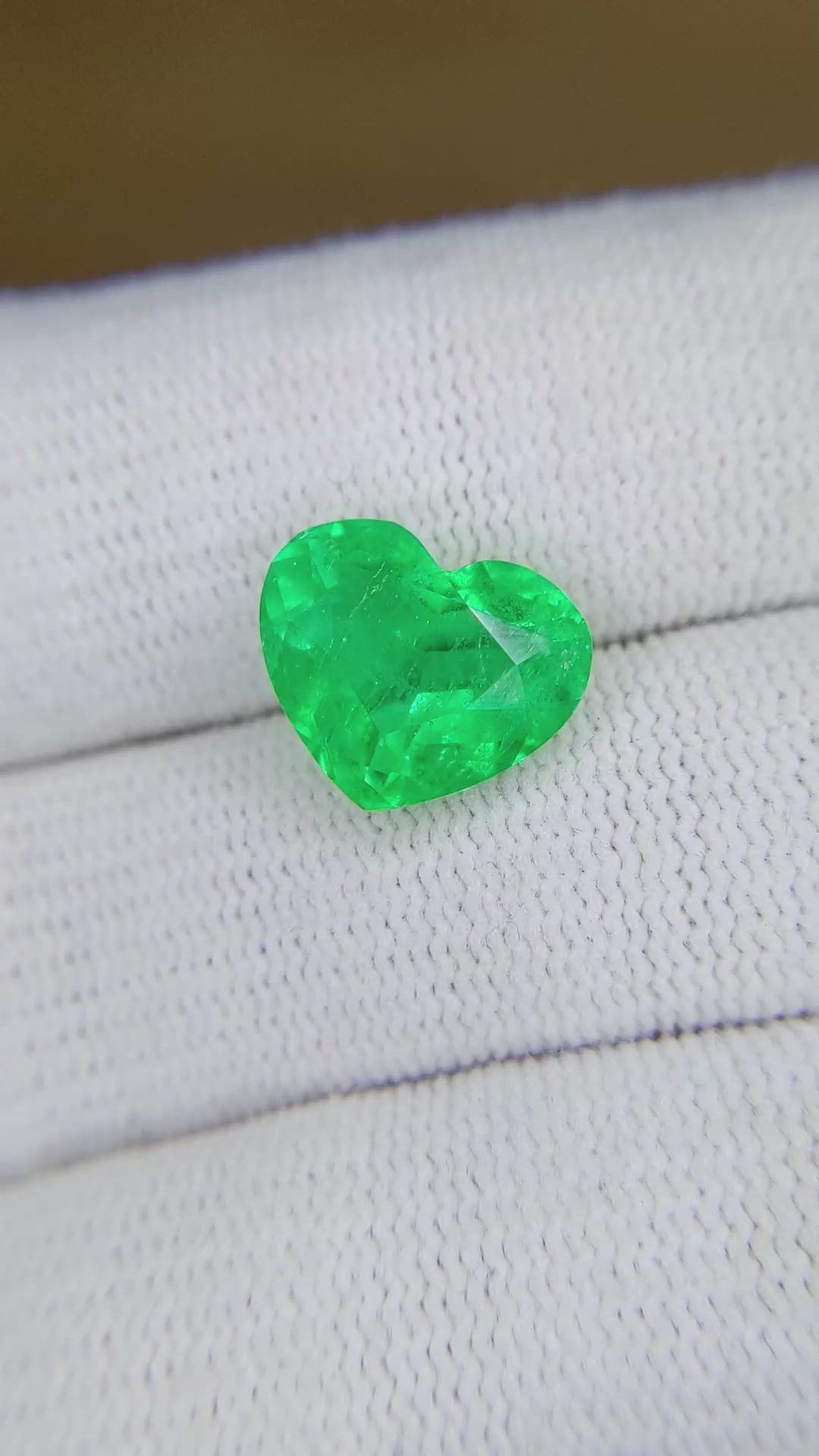 4.23 Ct. Emerald from Colombia Size Video