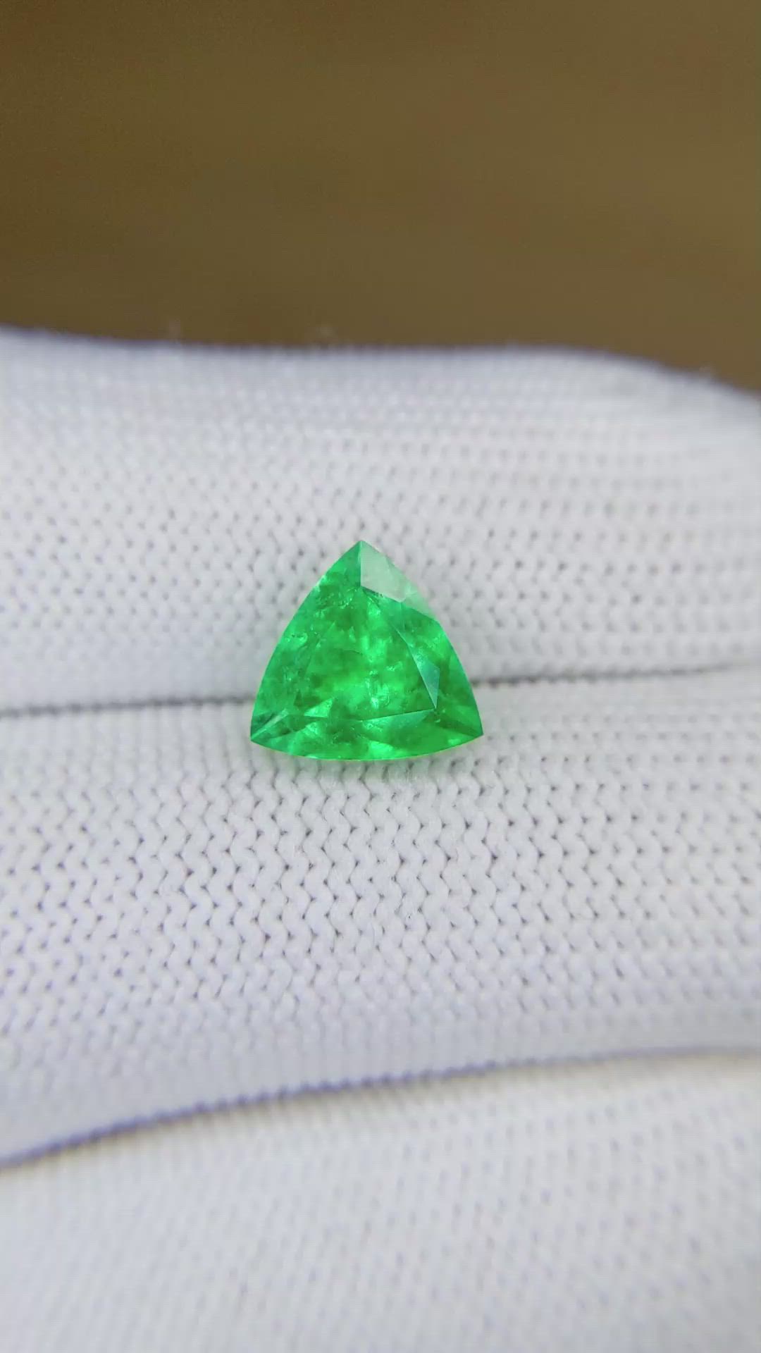 2.21 Ct. Emerald from Colombia Size Video
